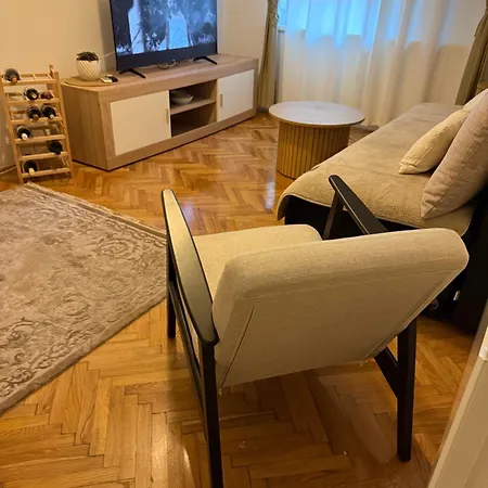 Apartment August