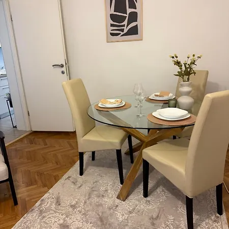 Apartment August